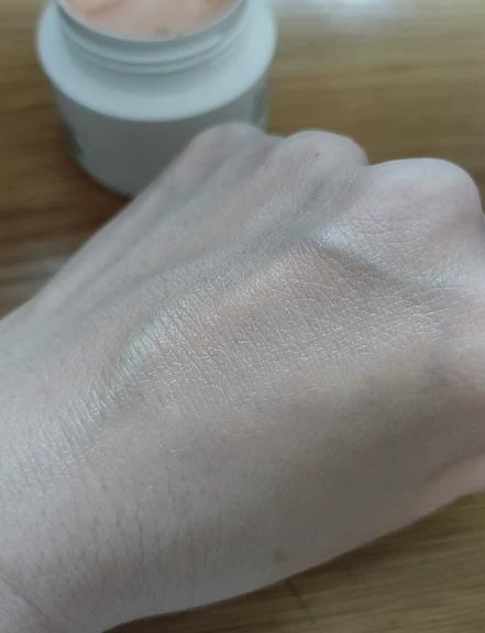 什么面霜适合干皮肤的（什么面霜适合干皮肤的人用）