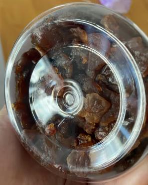 桂圆肉泡水喝的功效（桂圆肉泡水喝的功效与禁忌）