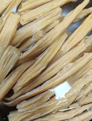 炸腐竹天然豆腐皮干货（炸腐竹天然豆腐皮干货能吃吗）