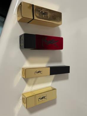 真假YSL圣罗兰小金条口红1966的区别（真假圣罗兰小金条口红的区别是什么）