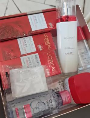 巴黎欧莱雅（LOREAL）复颜视黄醇抗皱紧致水乳护肤套装礼盒多少钱？