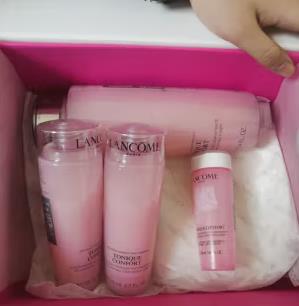 兰蔻粉水适合年龄（兰蔻大粉水适合什么年龄使用）