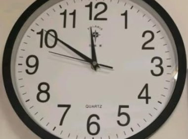 钟表客厅家用墙上创意时尚钟(墙上装饰钟表)